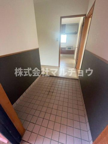 クイーンズコートNの玄関|収納もある玄関です