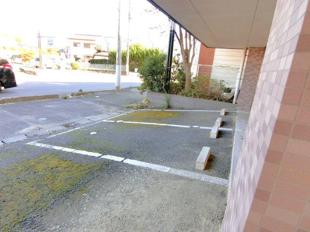 レジデンスカープ茂原の駐車場