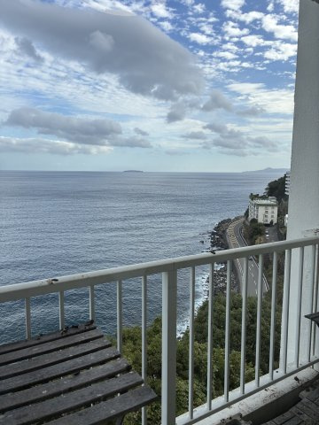 東熱海マリンハイツのバルコニー|朝日から夕陽まで心行くまでご覧いただけます。