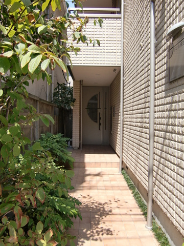 ドエル糀谷のエントランス|きれいな建物です