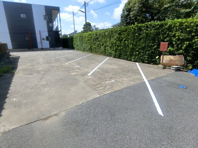 鈴木ハイツの駐車場