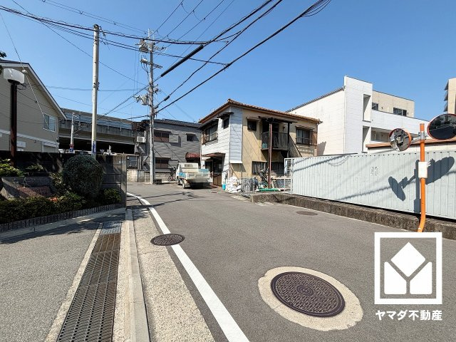 ローレルハイツ武庫之荘の周辺|「西武庫公園」まで徒歩6分（約450m）。広大な敷地に四季折々の植栽や多彩な遊具、標識や交差点などが小さなスケールで再現された交通広場を備え、多様な遊び方が楽しめる環境で、子育て世帯の方にもお勧めです