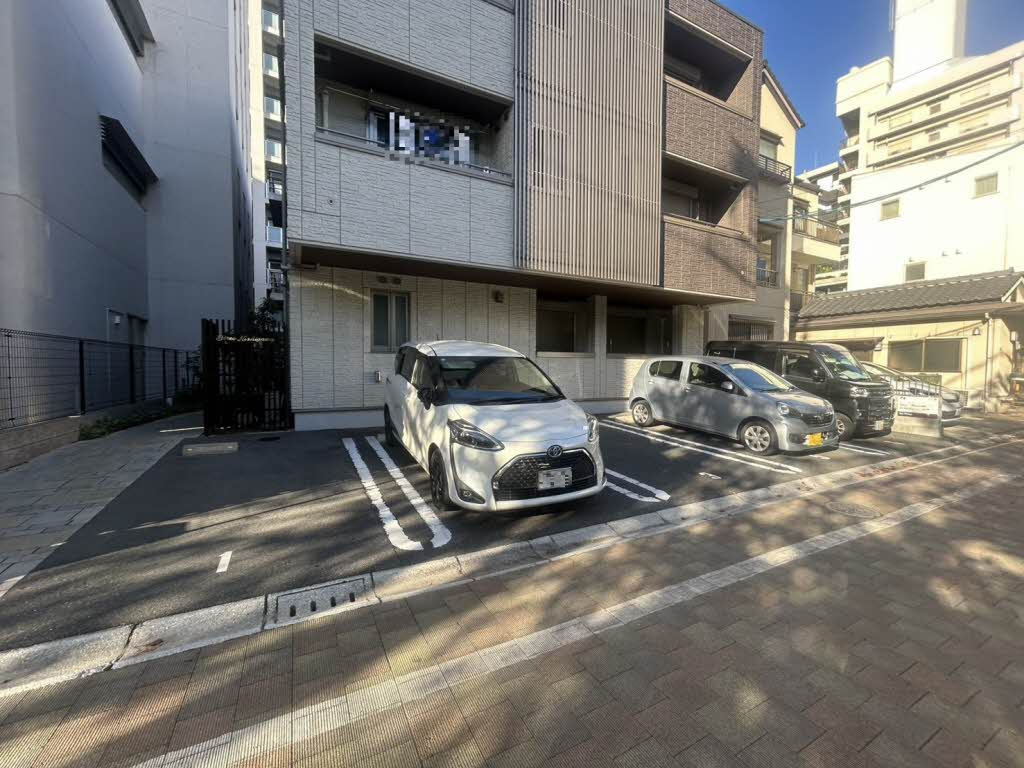 ベレオ西川 の駐車場