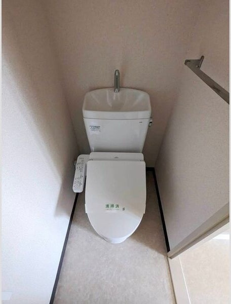 ホワイトシャトレーのトイレ