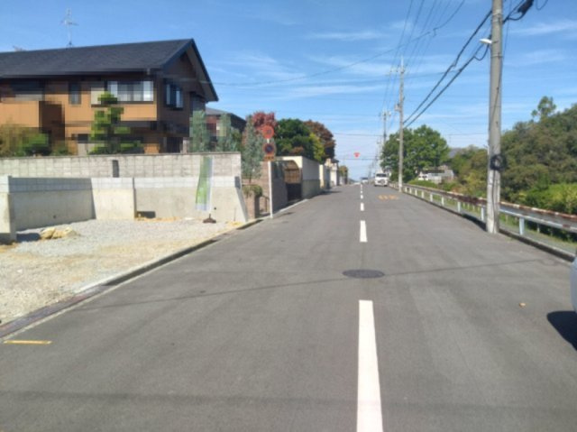 【前面道路含む現地写真】 | LIGNAGE NEX-G大阪狭山市大野台4丁目01期　2号棟 | 前面道路は北東側・幅員約8.3ｍで見通しがよく、車の出し入れも楽々！(2026年10月17日撮影)