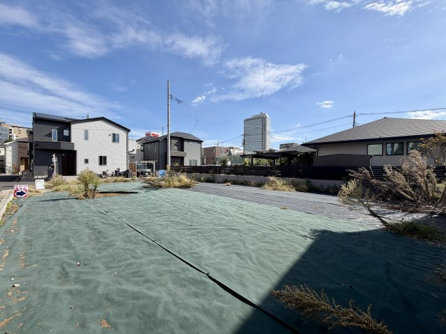 練馬区高松6丁目　土地37坪×生活快適エリア　低層エリアの限定1棟の外観|北側・東側ともに約4.5mの公道に面したロケーション♪
お車の出し入れがスムーズなのはもちろん、視界が拓けて安心ですね♪
