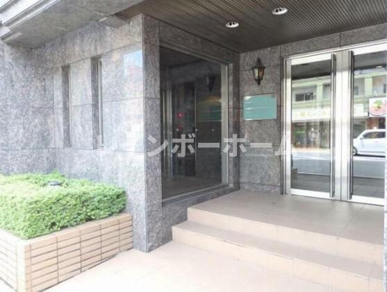 市川市行徳駅前２丁目の賃貸マンションのエントランス