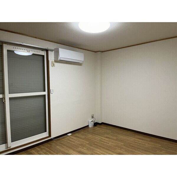 SURPLUSⅡPARK SIDE BLUEの居間・リビング