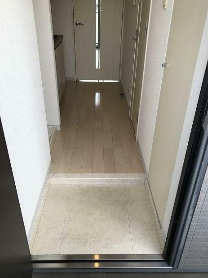 レアレジデンス稲毛の玄関