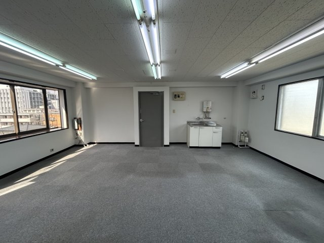 厚木市寿町３丁目の事務所
