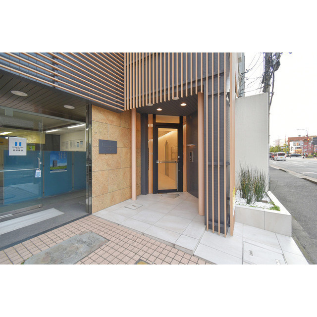 Uresidence二条城のエントランス