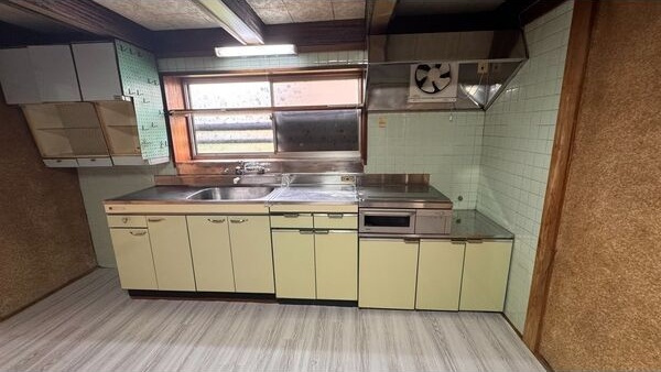 東海市養父町漁脇の一戸建てのキッチン
