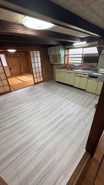 東海市養父町漁脇の一戸建てのキッチン