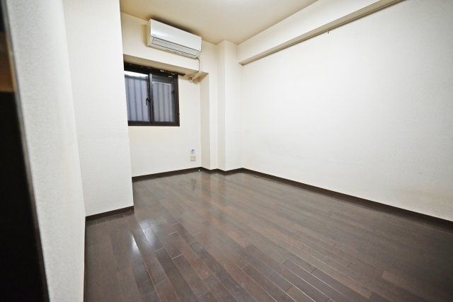 ライオンズマンション北梅田の子供部屋|5.5帖の子供部屋は、お子様の成長に合わせてベッドや学習机を配置しやすい広さ。自分だけの空間で勉強や遊びを楽しめるほか、お気に入りの家具でコーディネートする楽しみも広がります。