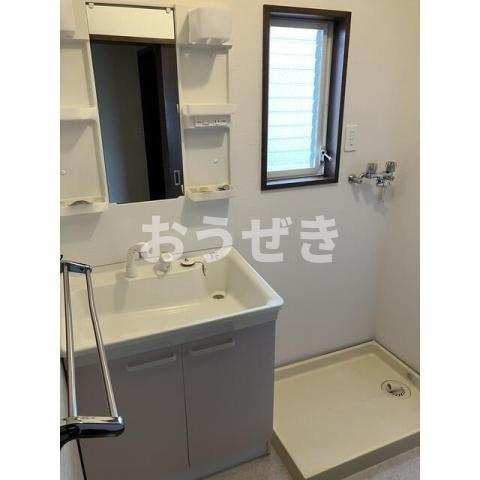 祖師谷２丁目貸家の独立洗面台