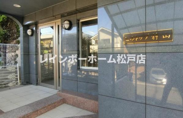 特典：仲介手数料が無料です!!のエントランス|ゆとりのあるエントランスです