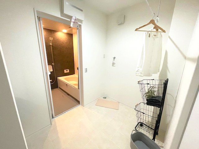 佐伯区薬師が丘2丁目　№37629の脱衣所|洗濯物が干せる
スペースがあります。