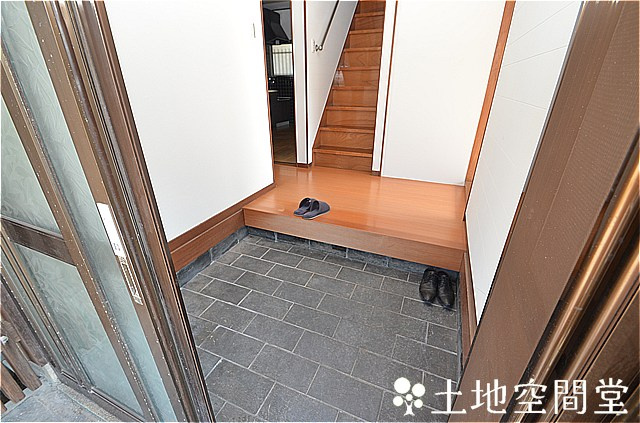 蓮華寺3丁目貸家の玄関