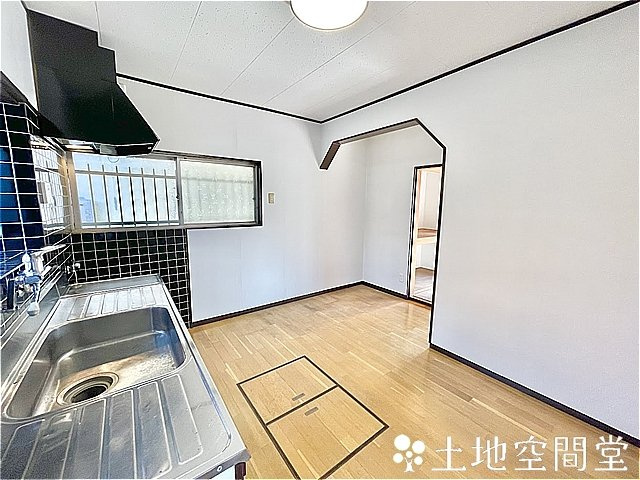 蓮花寺3丁目貸家の居間・リビング
