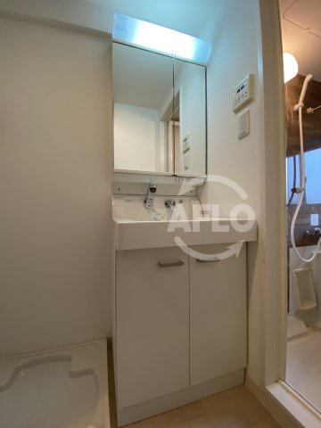 ジュネーゼロイヤルレジデンス梅田東の洗面所|ジュネーゼロイヤルレジデンス梅田東　独立洗面化粧台