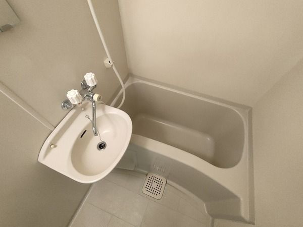 エピーメロン西瑞江の洗面所