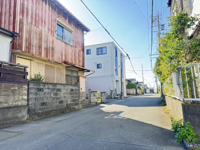 焼津市　東小川1丁目　中古住宅　6DKの前面道路含む現地写真