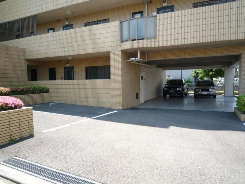 サンモール中川の駐車場