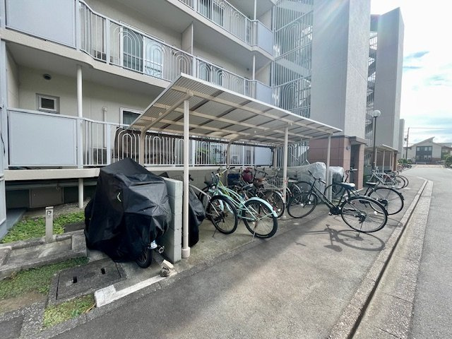 藤沢ニューライフ７号棟の駐輪場