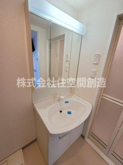 【洗面所】 | エルベコート豊中服部 | ※同タイプの写真となり、実際のお部屋とは異なる場合があります
