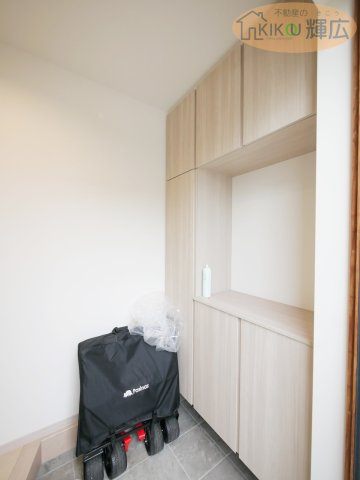 加古川市平岡町高畑　中古戸建の玄関
