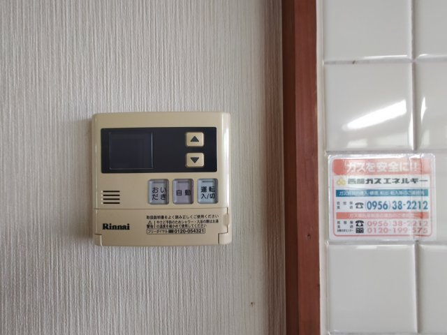 100坪超の広々敷地！平屋戸建ての発電・温水設備