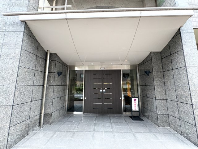 フラッツ上野入谷南公園のエントランス|ペット飼育可能！平成１２年築・オートロック付きマンション、フラッツ上野入谷南公園は即日現地案内可能となっておりますので、お気軽にお問い合わせください！