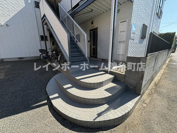 エピーメロン西瑞江のエントランス