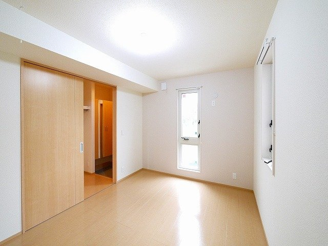 グランディール（青野町）の洋室|コンパクトで使いやすい洋室です