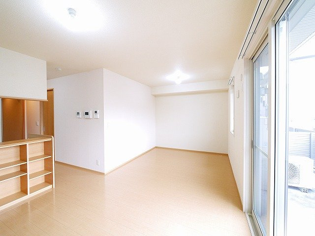 グランディール（青野町）の居間・リビング|ゆったりとした居間です