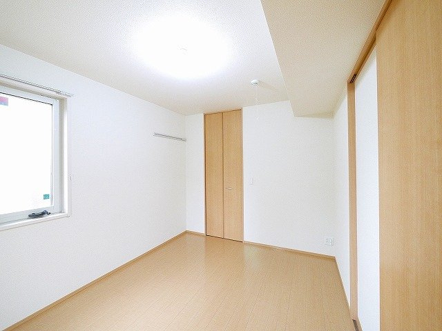 グランディール（青野町）の洋室|使い勝手のいい洋室です