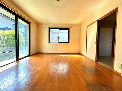 北山1丁目　中古一戸建ての居間・リビング|LDK18.2帖
■物件内覧・資金計画相談・住宅ローン相談、リフォーム相談、お問合せ受付中■
※当日・翌日のご内覧、ご相談はお電話でのお問合せがスムーズです！