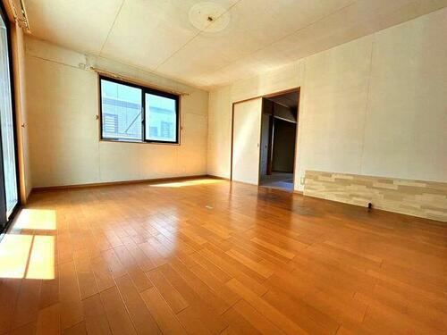 北山1丁目　中古一戸建ての居間・リビング|LDK18.2帖
■物件内覧・資金計画相談・住宅ローン相談、リフォーム相談、お問合せ受付中■
※当日・翌日のご内覧、ご相談はお電話でのお問合せがスムーズです！