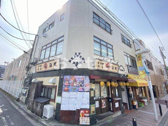 西渕ビルのエントランス
