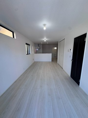 MIRASUMO緑区潮見が丘2174④の居間・リビング|キャンペーン対象物件です♪詳細は弊社ホームページもしくはスタッフまでお気軽にお問合せ下さいませ♪ お役に立てる自信があります♪