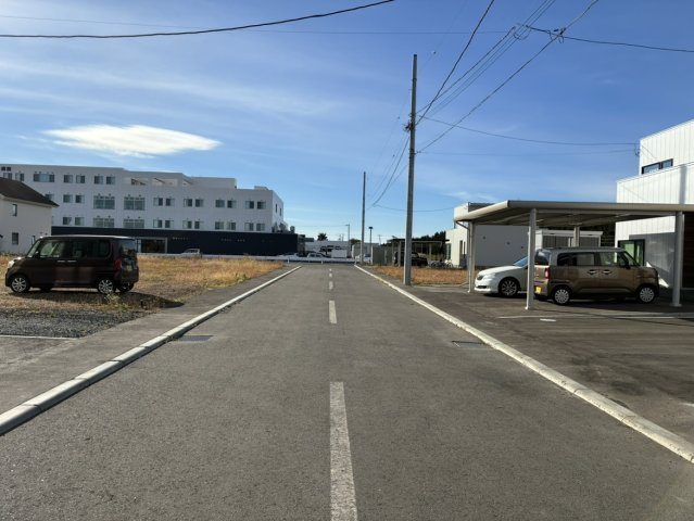 【前面道路含む現地写真】の画像