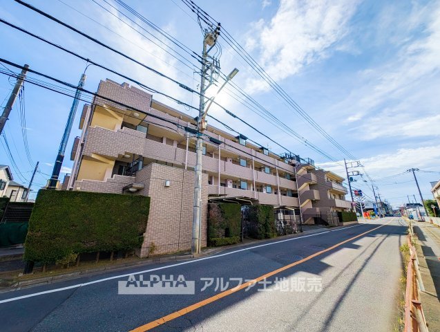 ライオンズガーデン東村山の外観|【Convenient Life】◆暮らしを支える共用設備◆宅配ボックスやエレベーターを備えたマンション。不在時の荷物の受け取りにも対応でき、毎日の生活を便利にします。