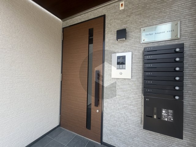 badge nagase eastのエントランス