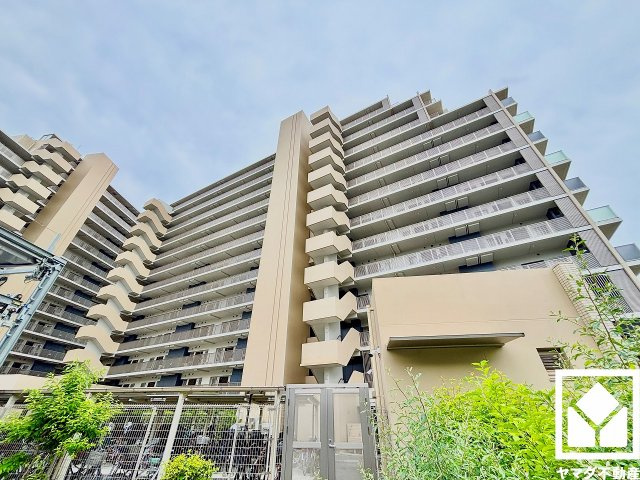 ルネ西宮仁川の外観|阪急今津線「仁川」駅まで徒歩17分の立地。毎日の通勤・通学だけでなく、休日のお出かけまで利便性に優れています。