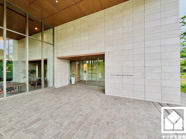 ルネ西宮仁川のエントランス|火を使わないため安全性が高いオール電化仕様のマンションです。