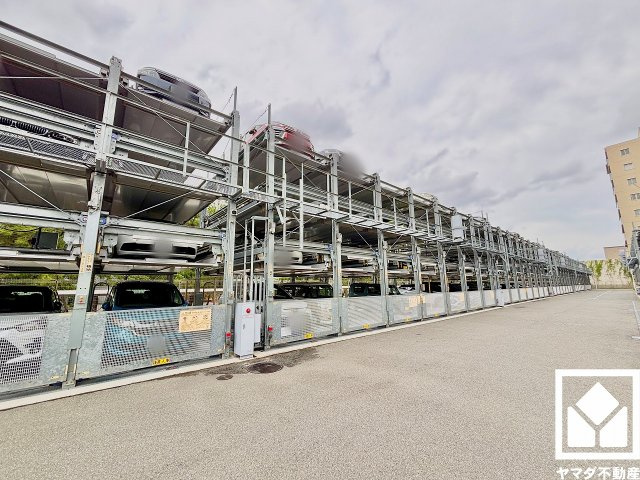 ルネ西宮仁川の駐車場|敷地内に駐車場を設置（月額8500円～11000円）。機械式のため車種に制限がございます。空き状況等の詳細は弊社スタッフまでお気軽にお問い合わせください。