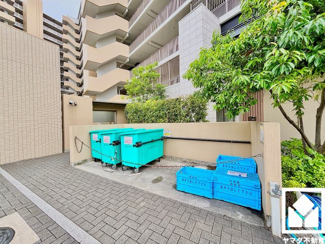 ルネ西宮仁川のその他共用部分|衛生面への配慮もうかがえる、心地よく利用できるごみ置き場です。