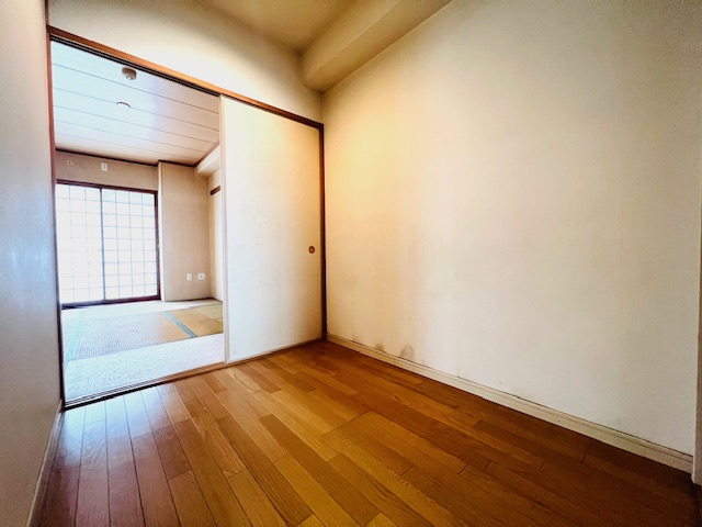 アスタ新長田タワーズコート　コート棟の洋室