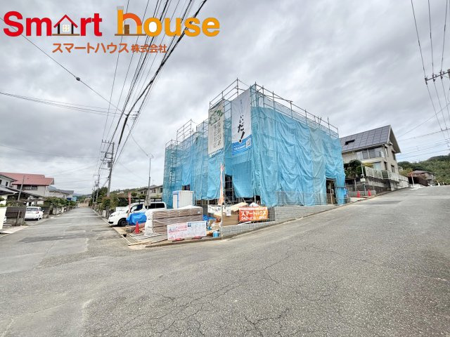 厚木市鳶尾５丁目の前面道路含む現地写真