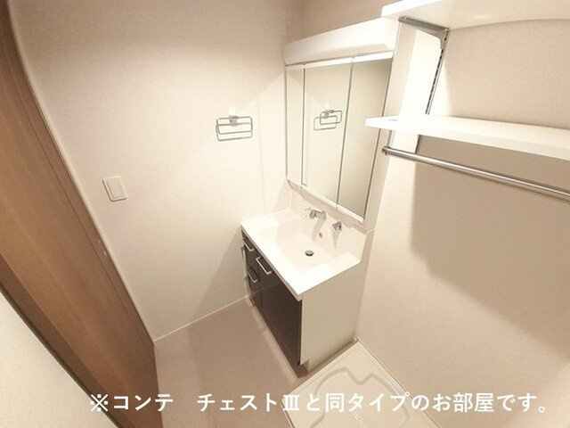 サニープレイス朝倉Ⅰ番館の洗面所|広い洗面スペース